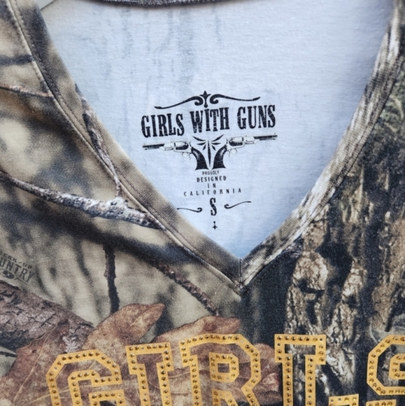 GIRLS WITH GUNS GWG Camo Print Long Sleeve V Neck Shirt - Picture 3 of 8